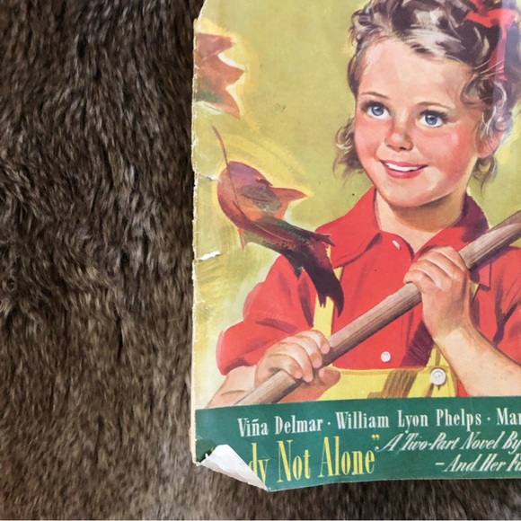 Good Housekeeping Magazine - 25 Cents - October 1942.  Very cool ads and history - Picture 3 of 16